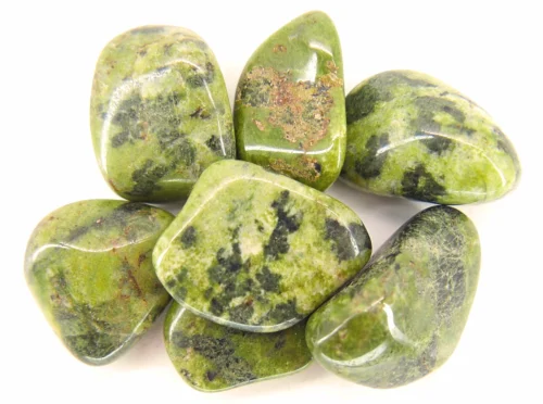 Rodado de jaspe verde natural pulido en forma redondeada para meditación y protección
