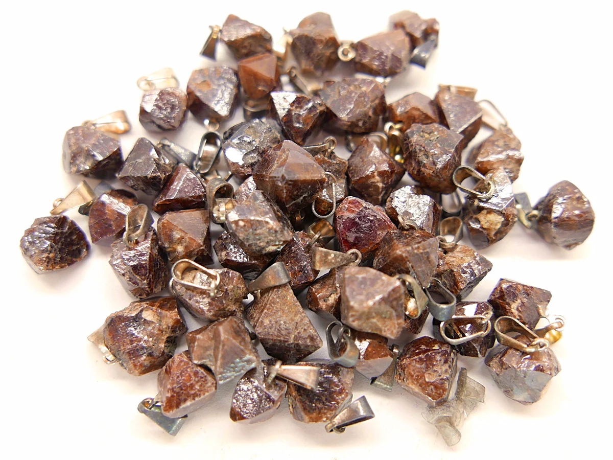 Zircón: propiedades, significado y por qué esta gema natural supera al diamante sintético