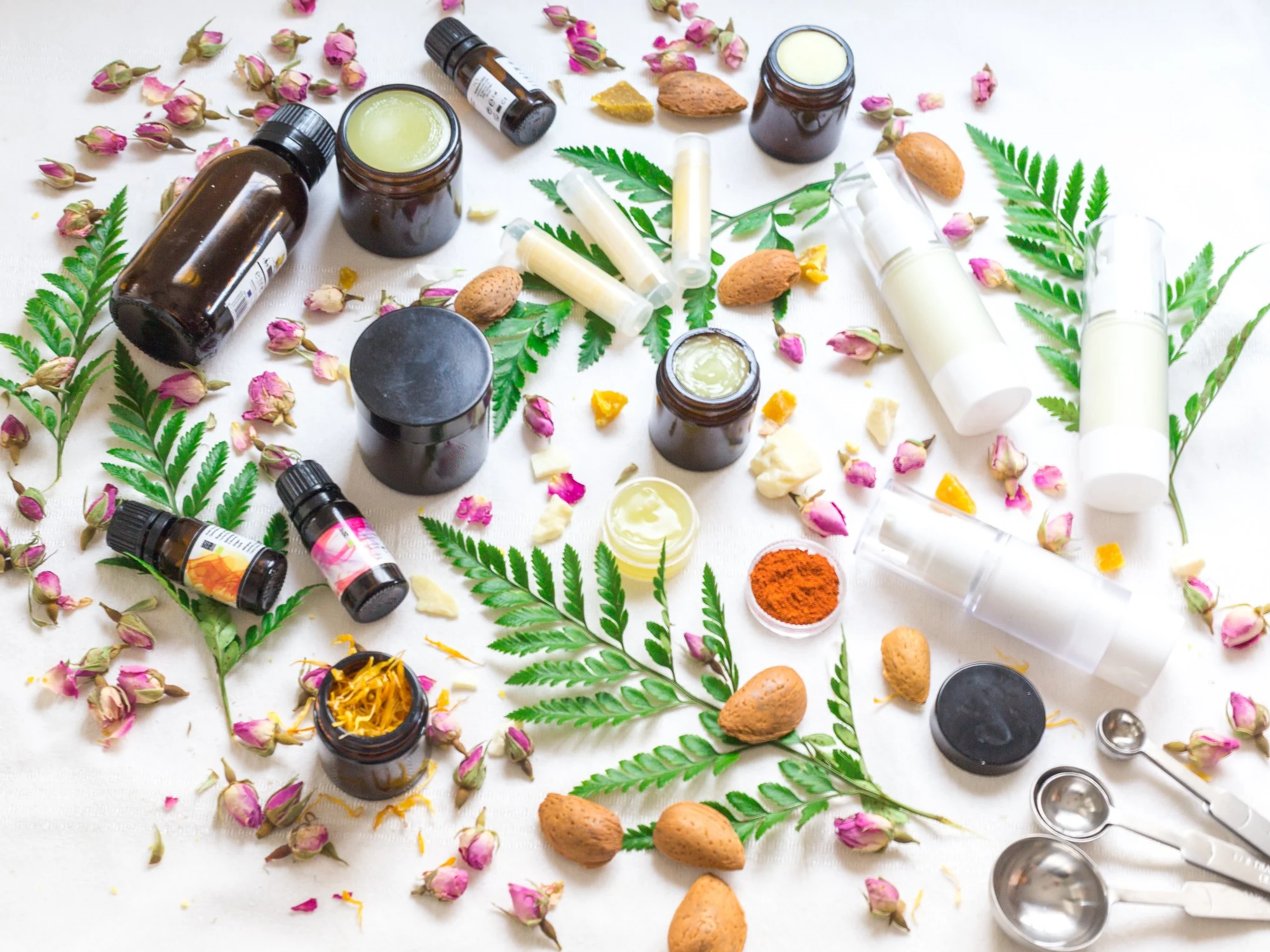 Guía de cosmética natural: qué ingredientes buscar y cuáles evitar