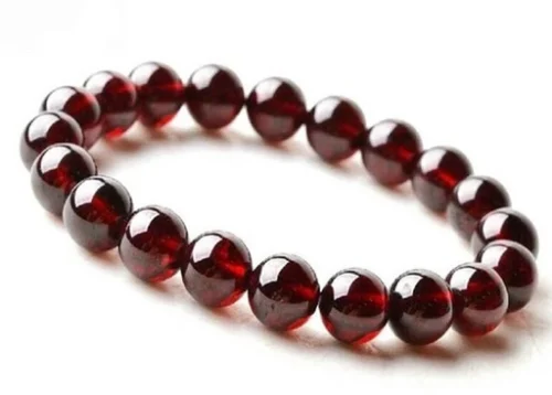 Pulsera de granate 8mm de piedras naturales de alta calidad sobre fondo neutro