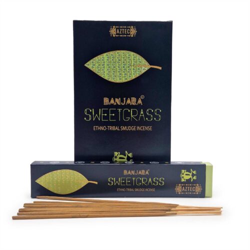 Incienso Banjara sweetgrass en varillas Tribal Smudge sobre fondo neutro