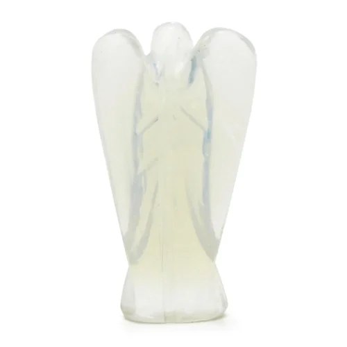 Mineral ángel opalino en formas naturales sobre fondo neutro