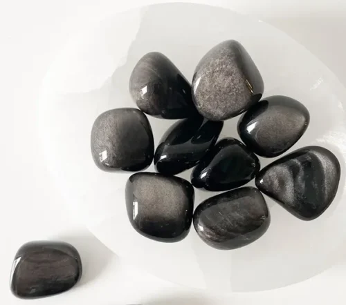 Obsidiana plateada rodada: piedra de protección y equilibrio