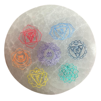Placa selenita chakra color 8cm de mineral natural sobre fondo claro