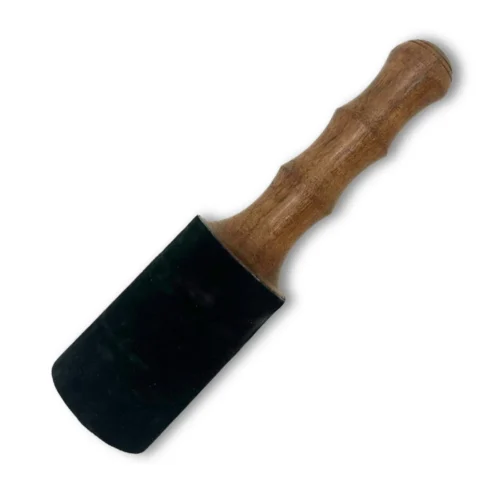 Mazo para cuenco tibetano de 18 cm doble curvo sobre fondo neutro